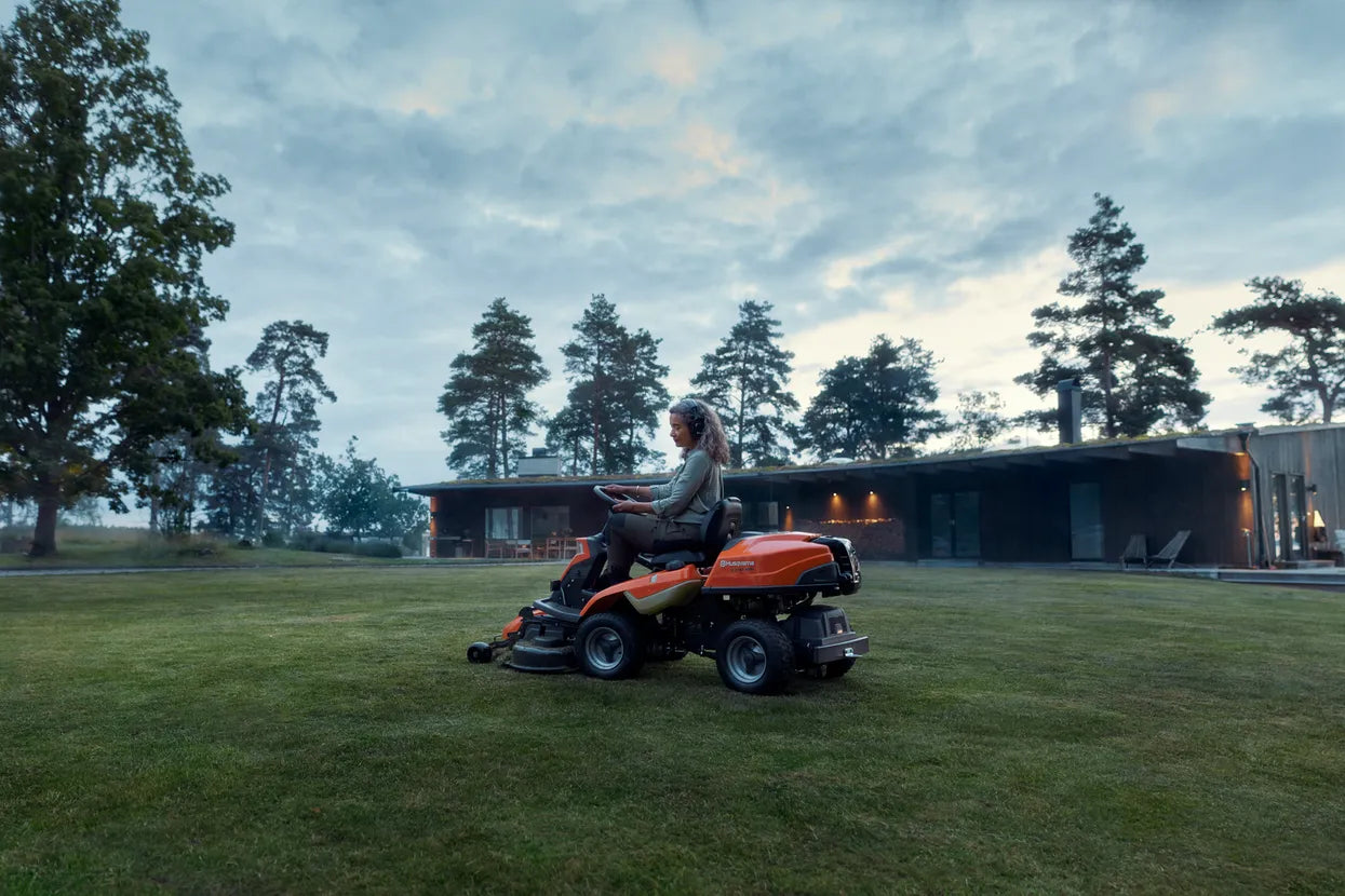 Husqvarna Allrad-Frontmäher R 216T AWD