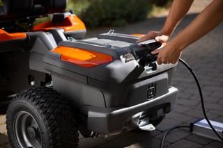 Husqvarna Schnellladegerät PS900C 900 W